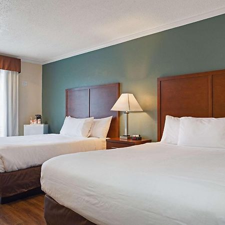 Econo Lodge Inn & Suites Kelowna Exteriér fotografie