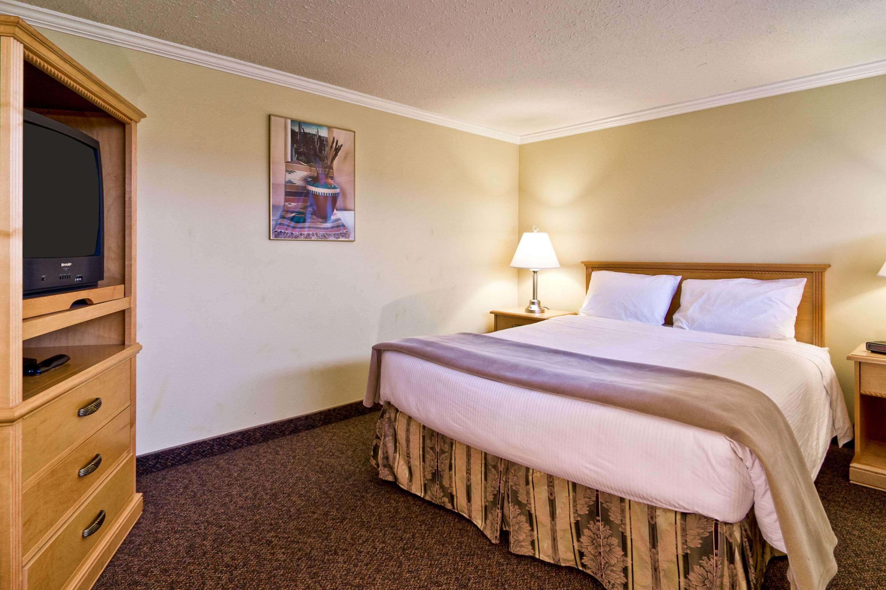 Econo Lodge Inn & Suites Kelowna Exteriér fotografie