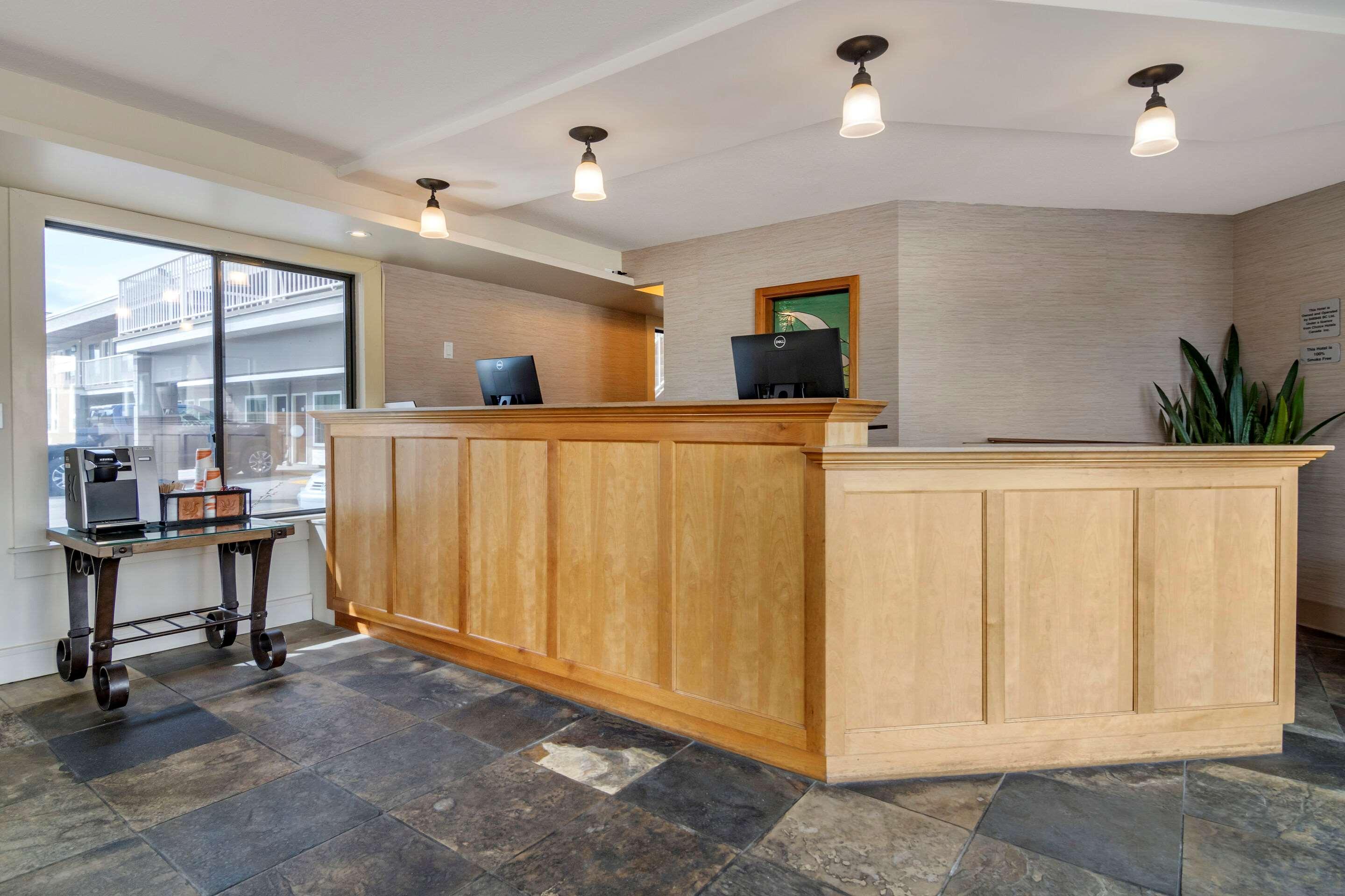 Econo Lodge Inn & Suites Kelowna Exteriér fotografie