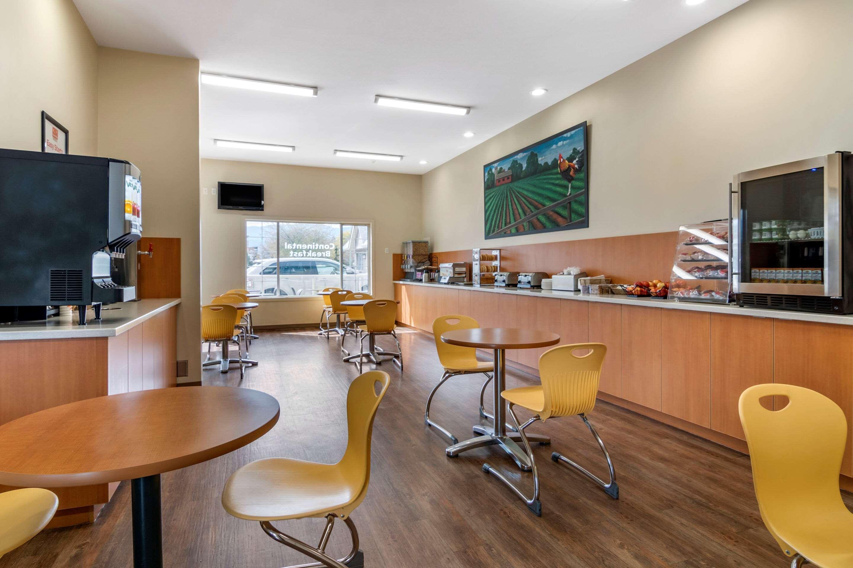 Econo Lodge Inn & Suites Kelowna Exteriér fotografie