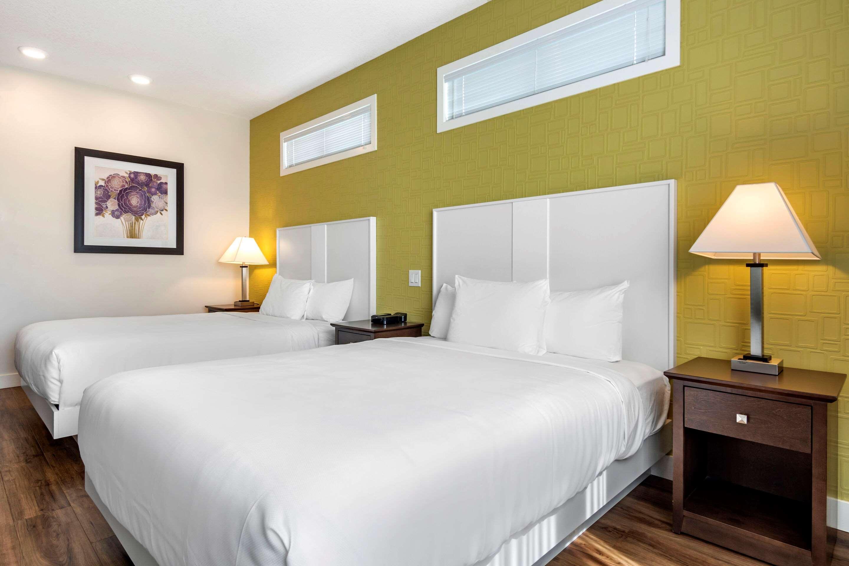 Econo Lodge Inn & Suites Kelowna Exteriér fotografie