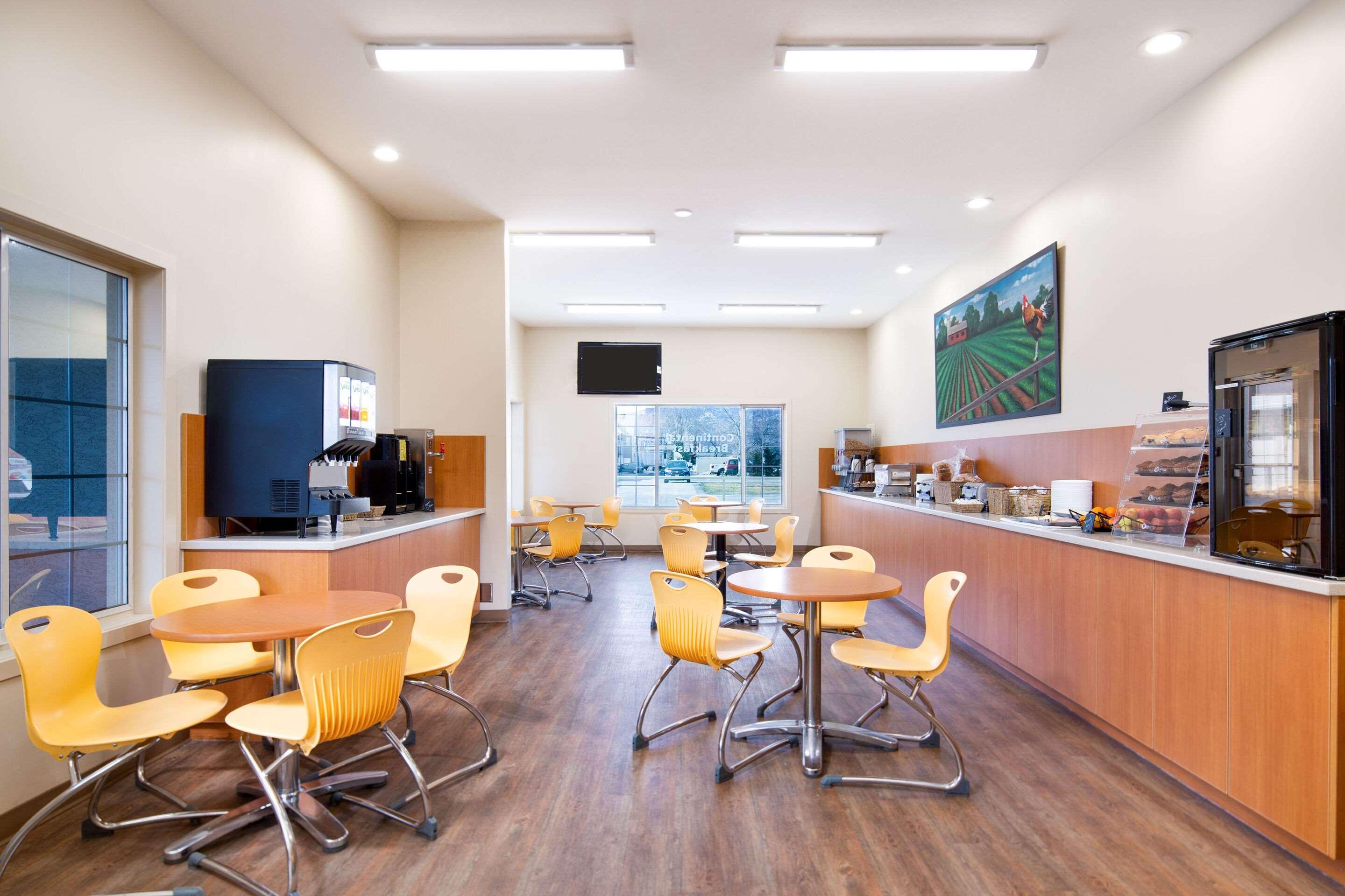 Econo Lodge Inn & Suites Kelowna Exteriér fotografie