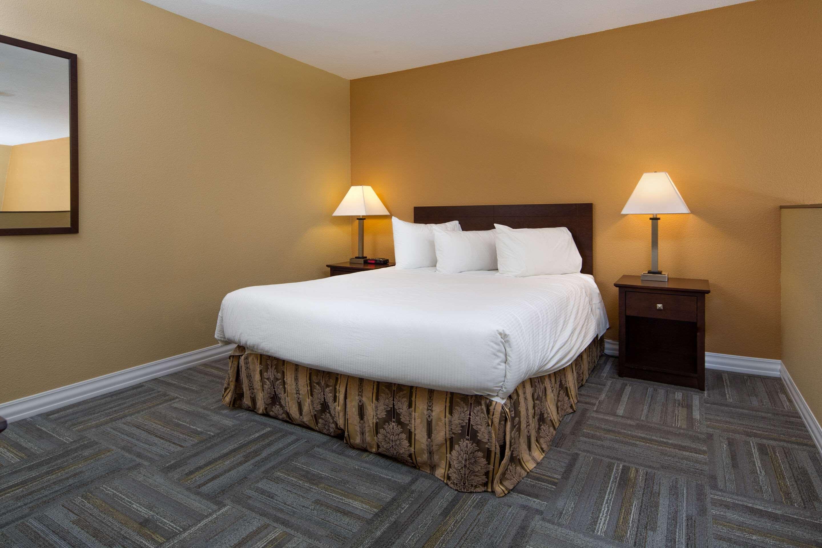 Econo Lodge Inn & Suites Kelowna Exteriér fotografie