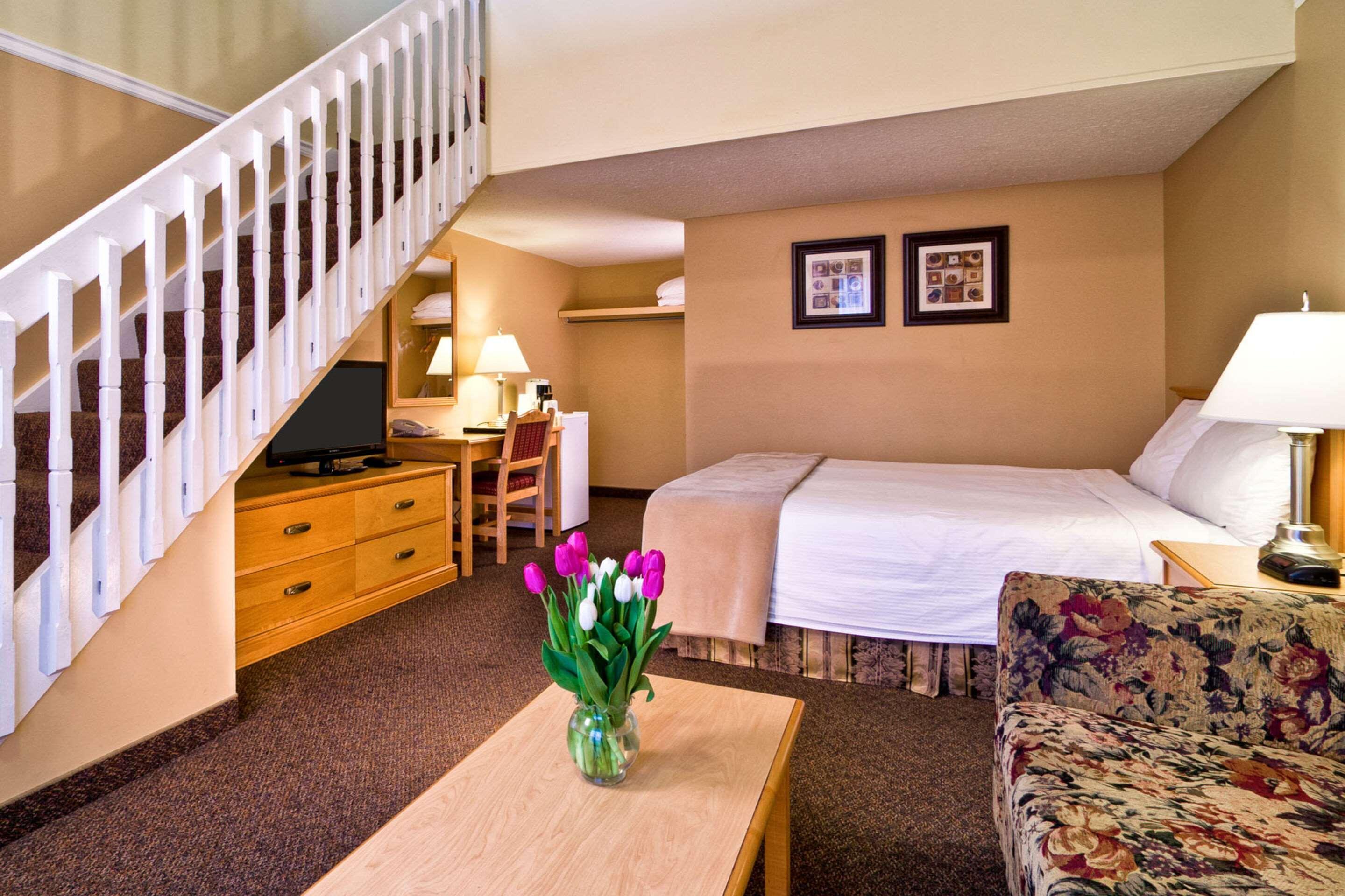 Econo Lodge Inn & Suites Kelowna Exteriér fotografie