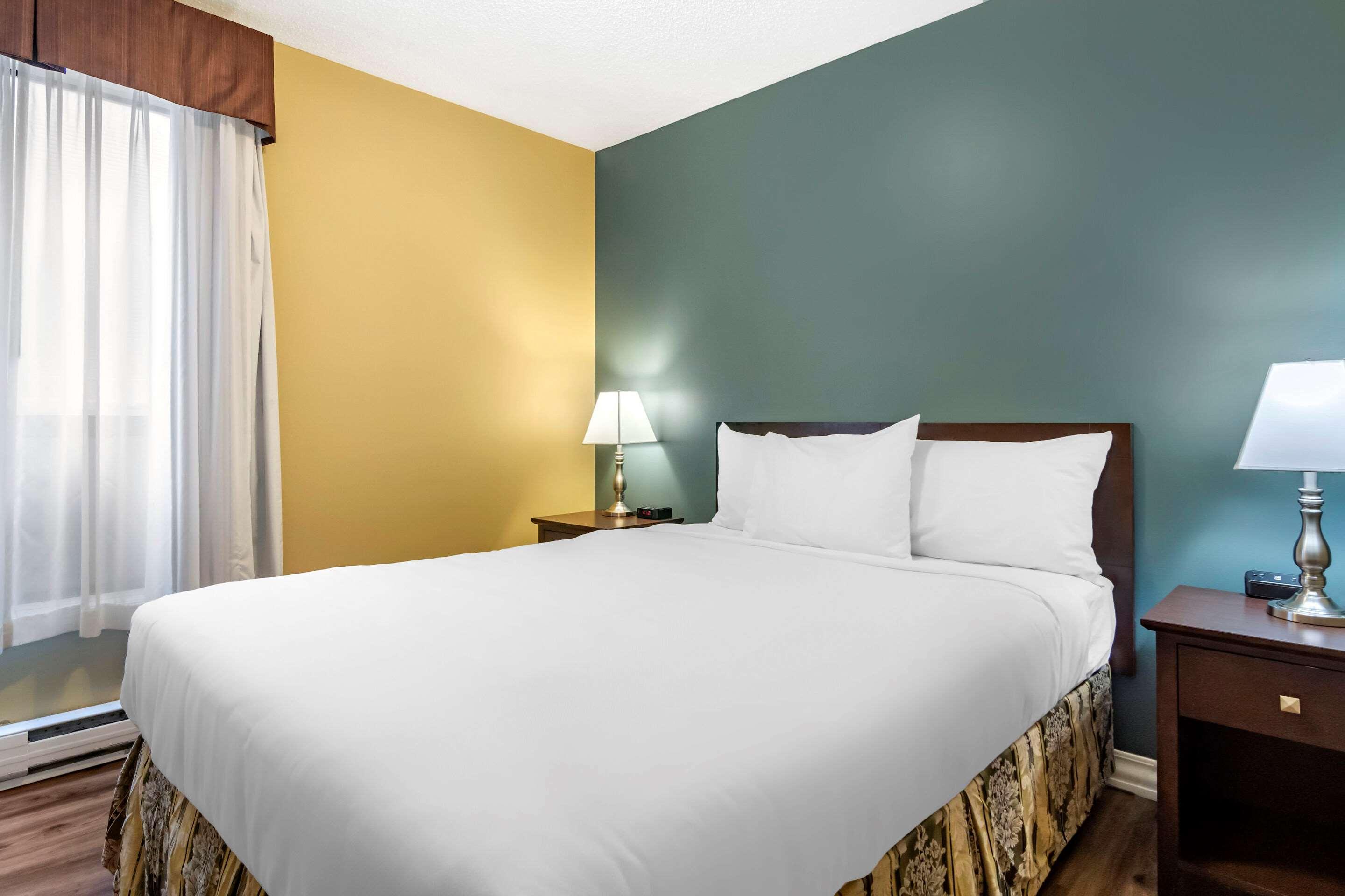 Econo Lodge Inn & Suites Kelowna Exteriér fotografie
