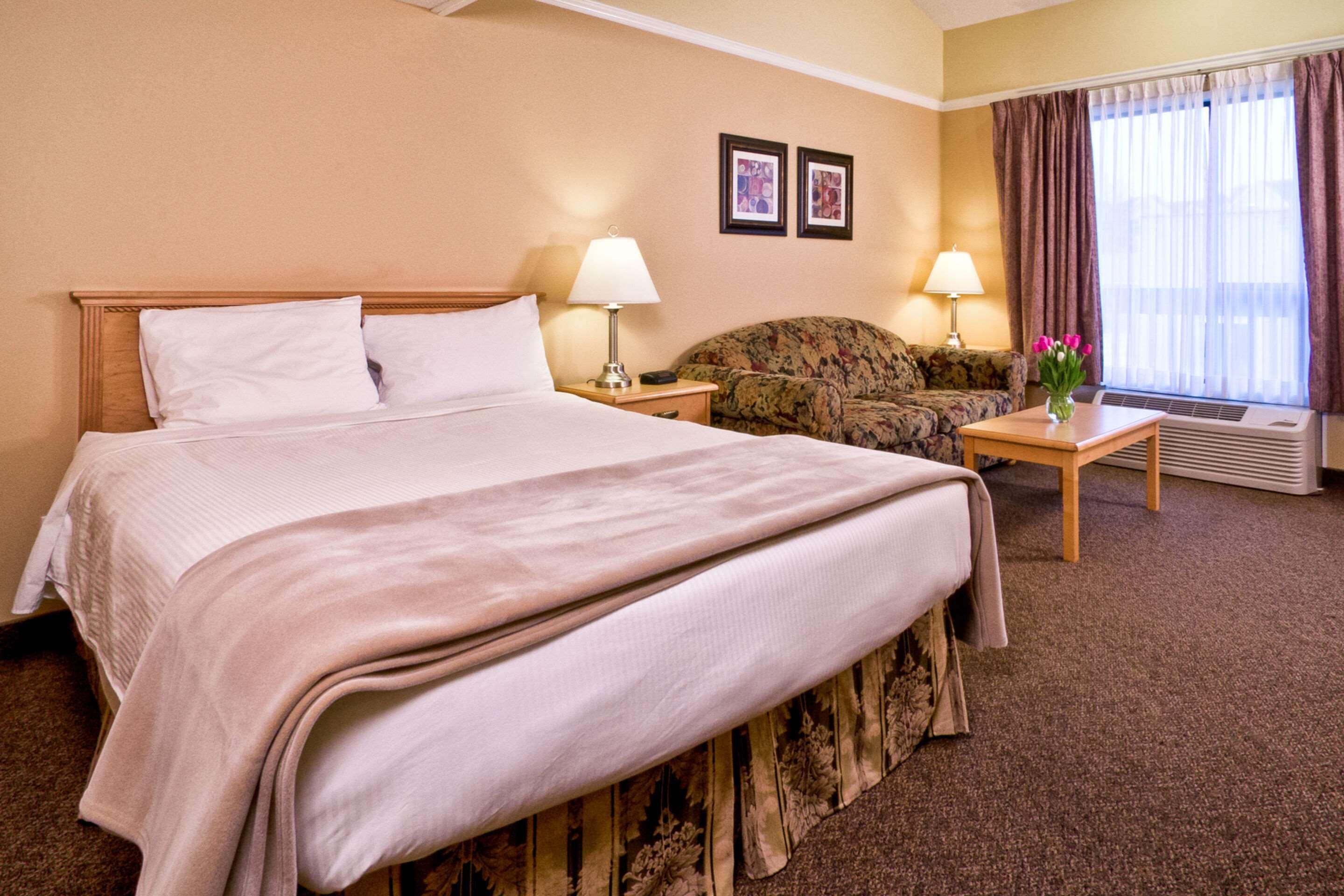 Econo Lodge Inn & Suites Kelowna Exteriér fotografie