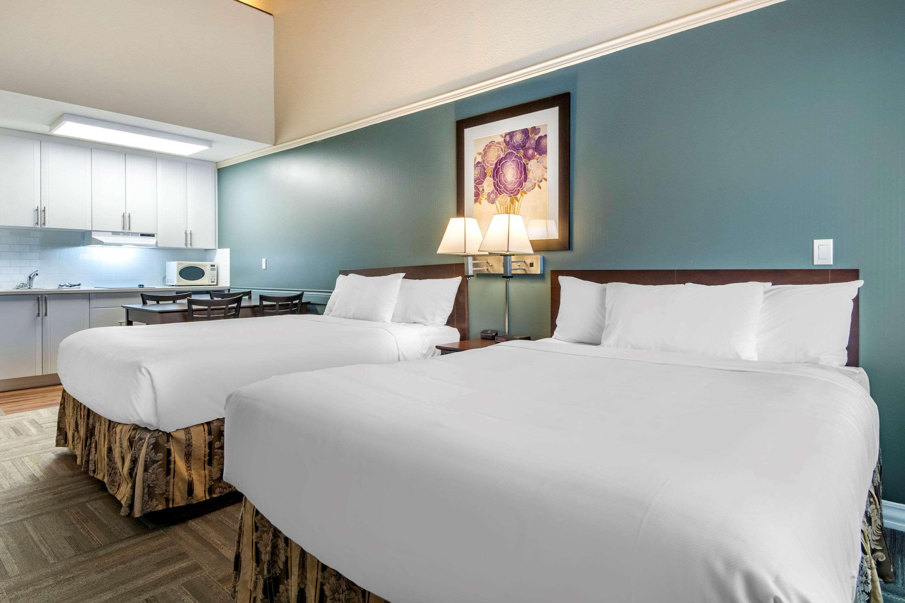 Econo Lodge Inn & Suites Kelowna Exteriér fotografie