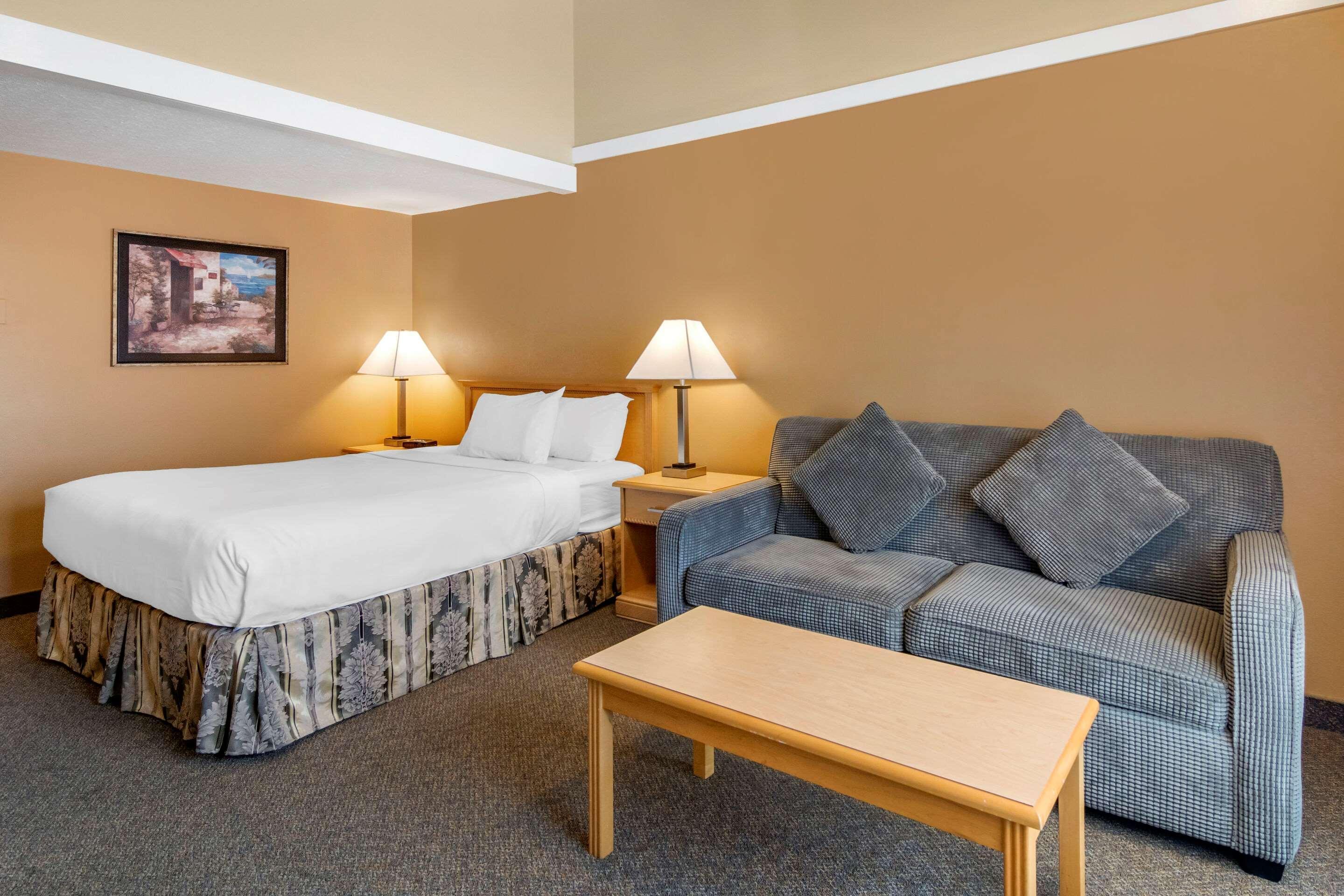 Econo Lodge Inn & Suites Kelowna Exteriér fotografie