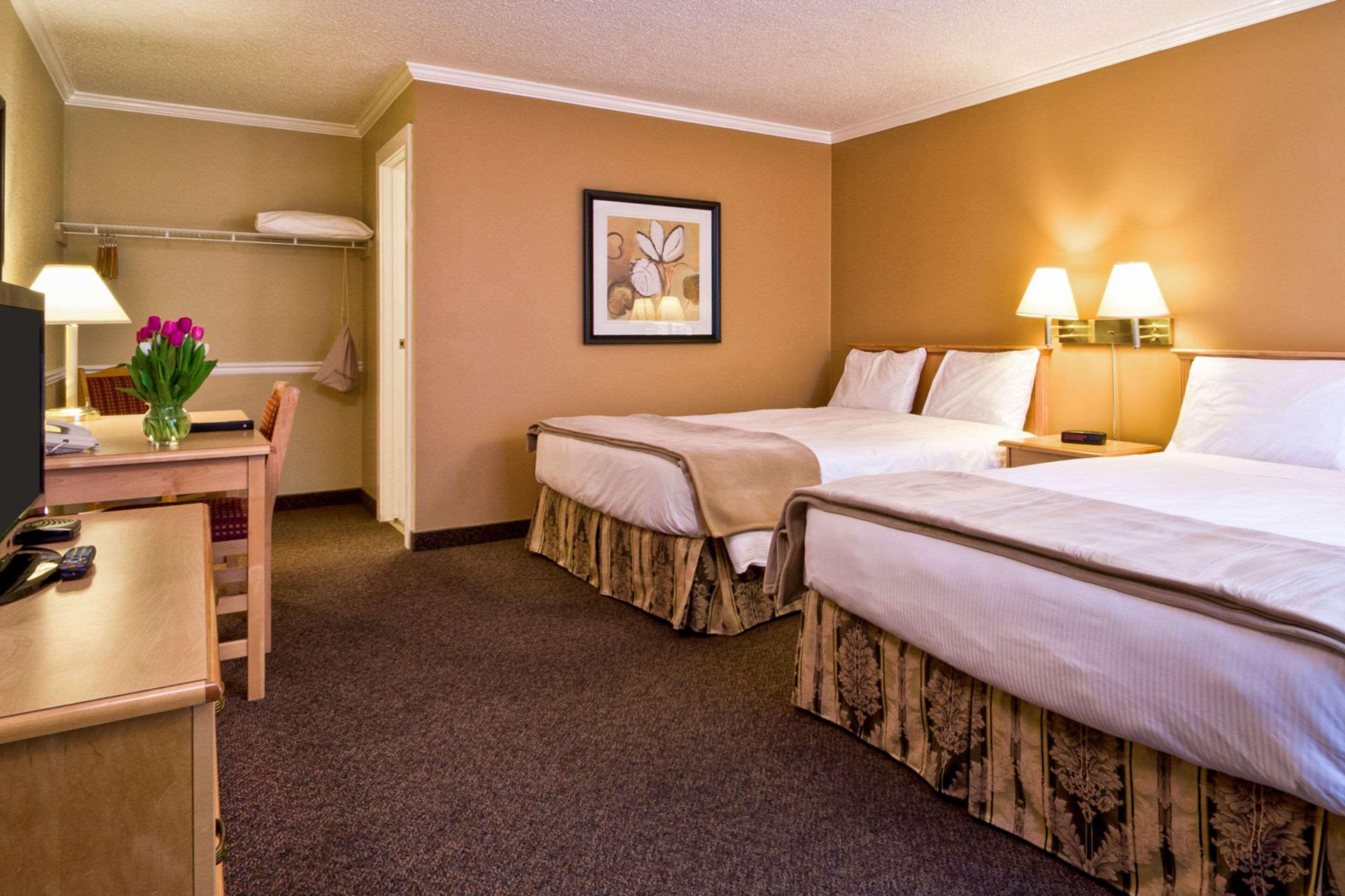 Econo Lodge Inn & Suites Kelowna Exteriér fotografie